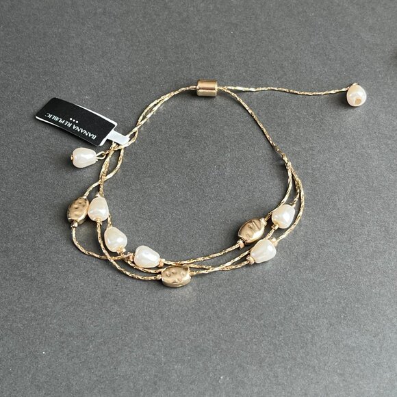 Banana Republic Gold Adjustable Bracelet with Faux Pearls and Hammered Beads NWT - Picture 3 of 4